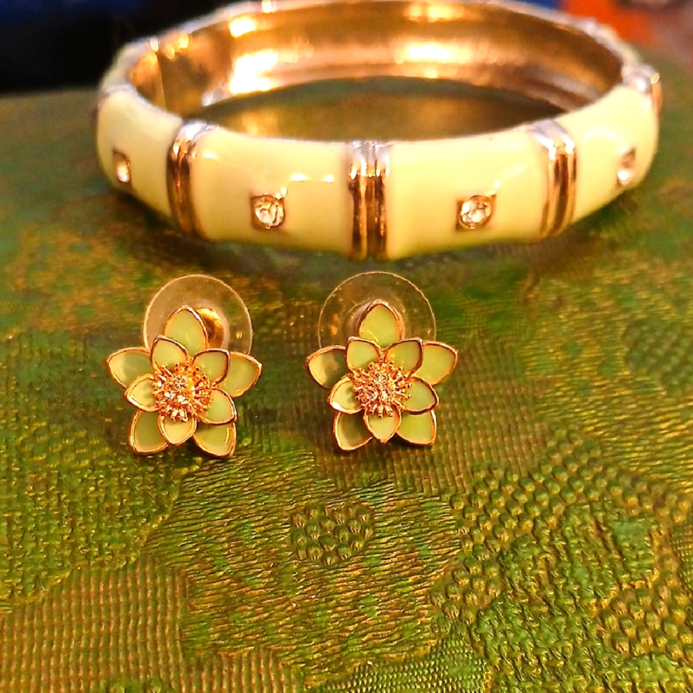 Chic Gold and Cream Bracelet Set